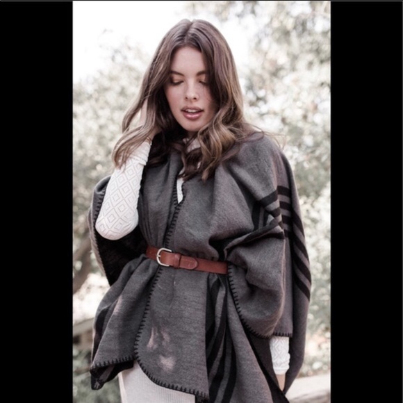 ANTHROPOLOGIE BB Dakota reversible striped poncho - Picture 3 of 8